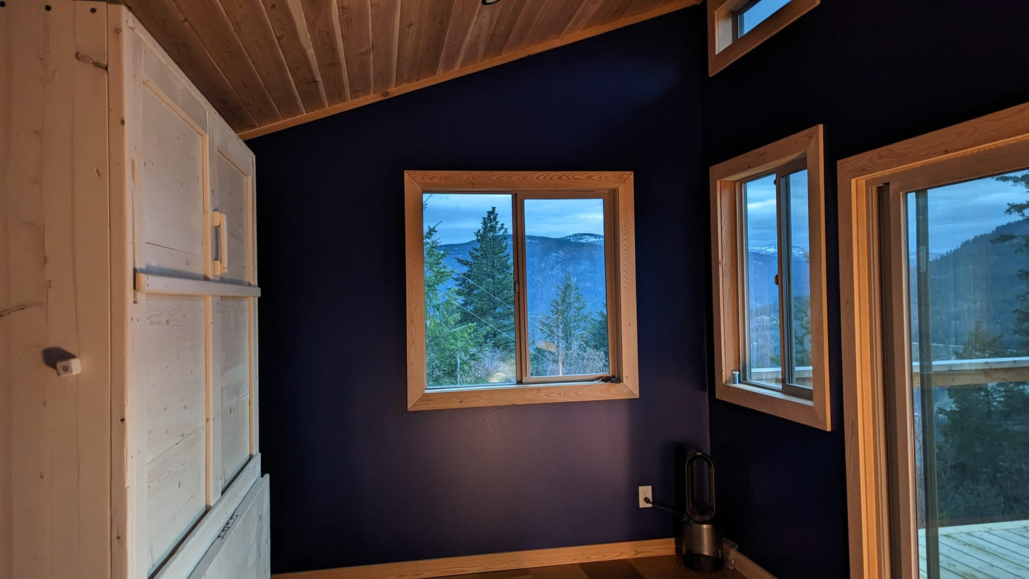 Transforming Small Spaces: Maximizing Comfort and Functionality with a Murphy Bed - Kootenay Murphy Beds