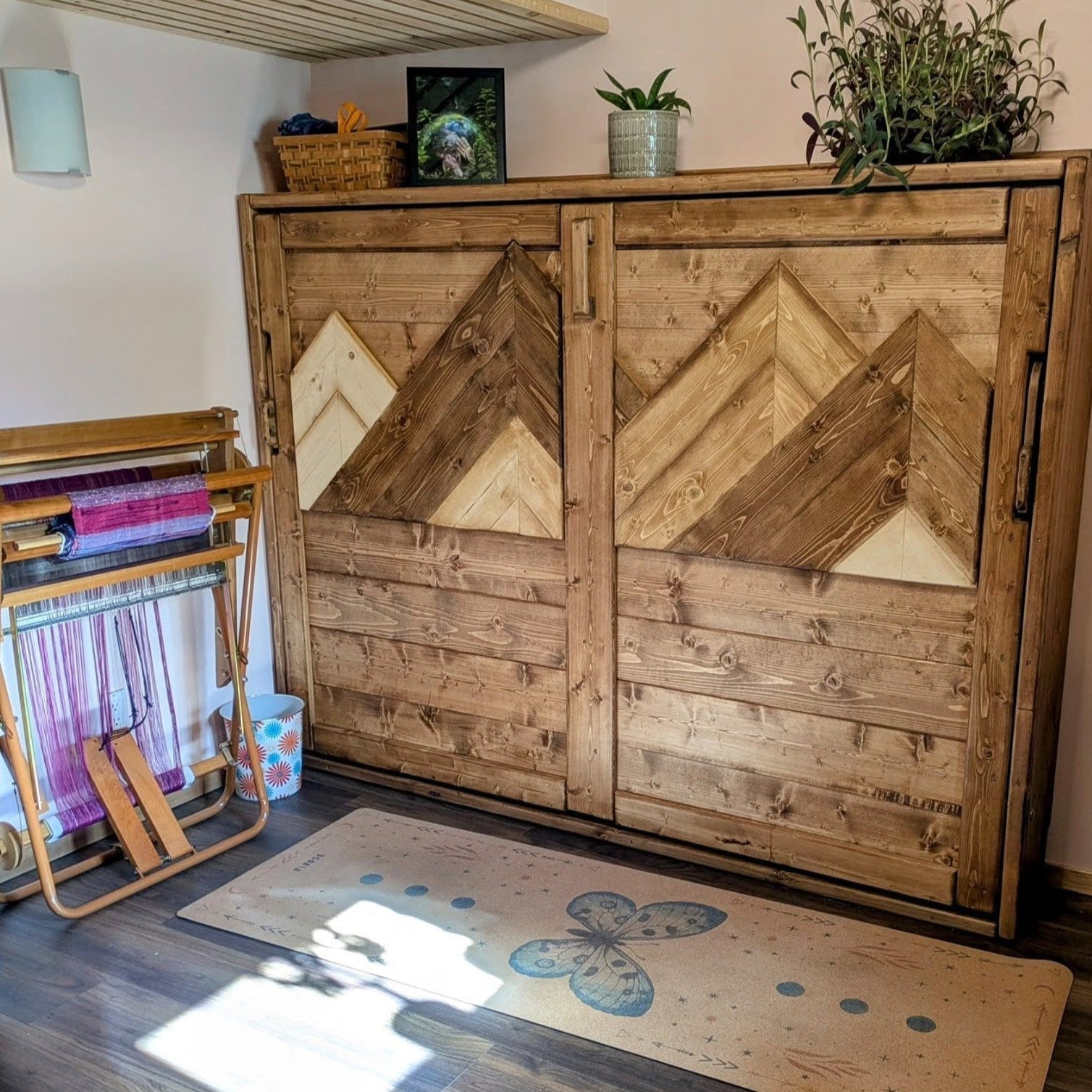 Horizontal Murphy Bed - Custom Mountain Early American - Kootenay Murphy Beds
