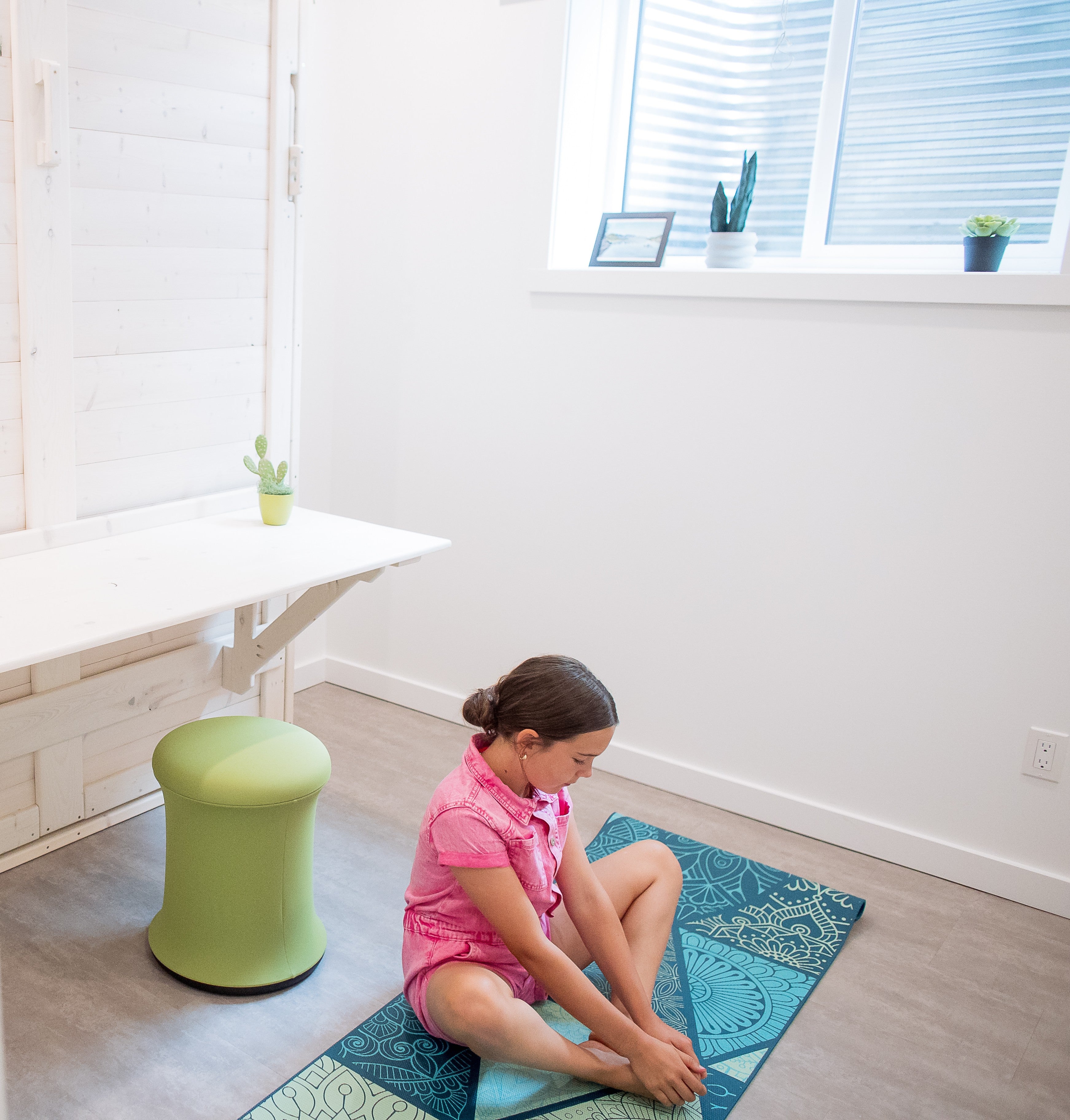 Murphy Bed With Desk - White - Kootenay Murphy Beds