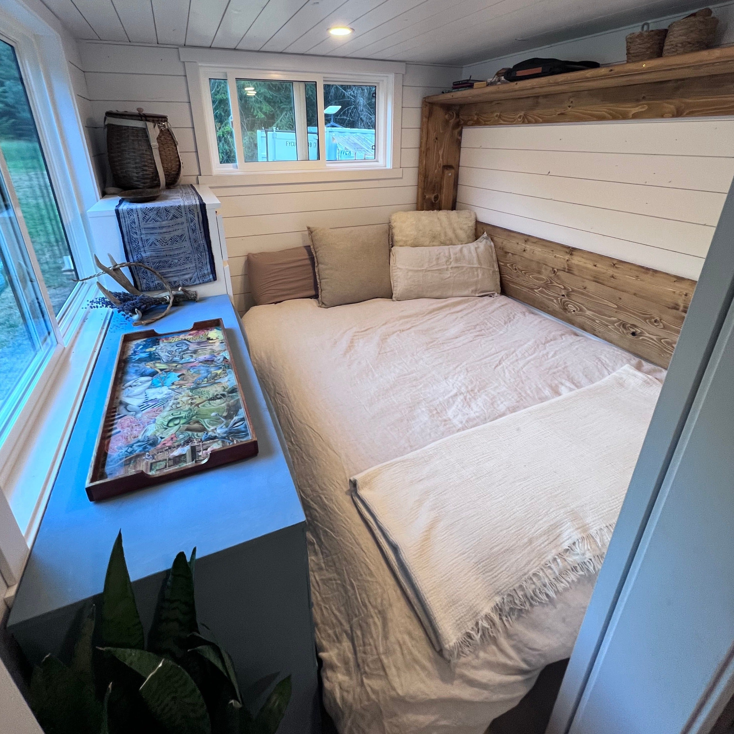 Horizontal Murphy Bed with Desk - Mountain Oak - Kootenay Murphy Beds