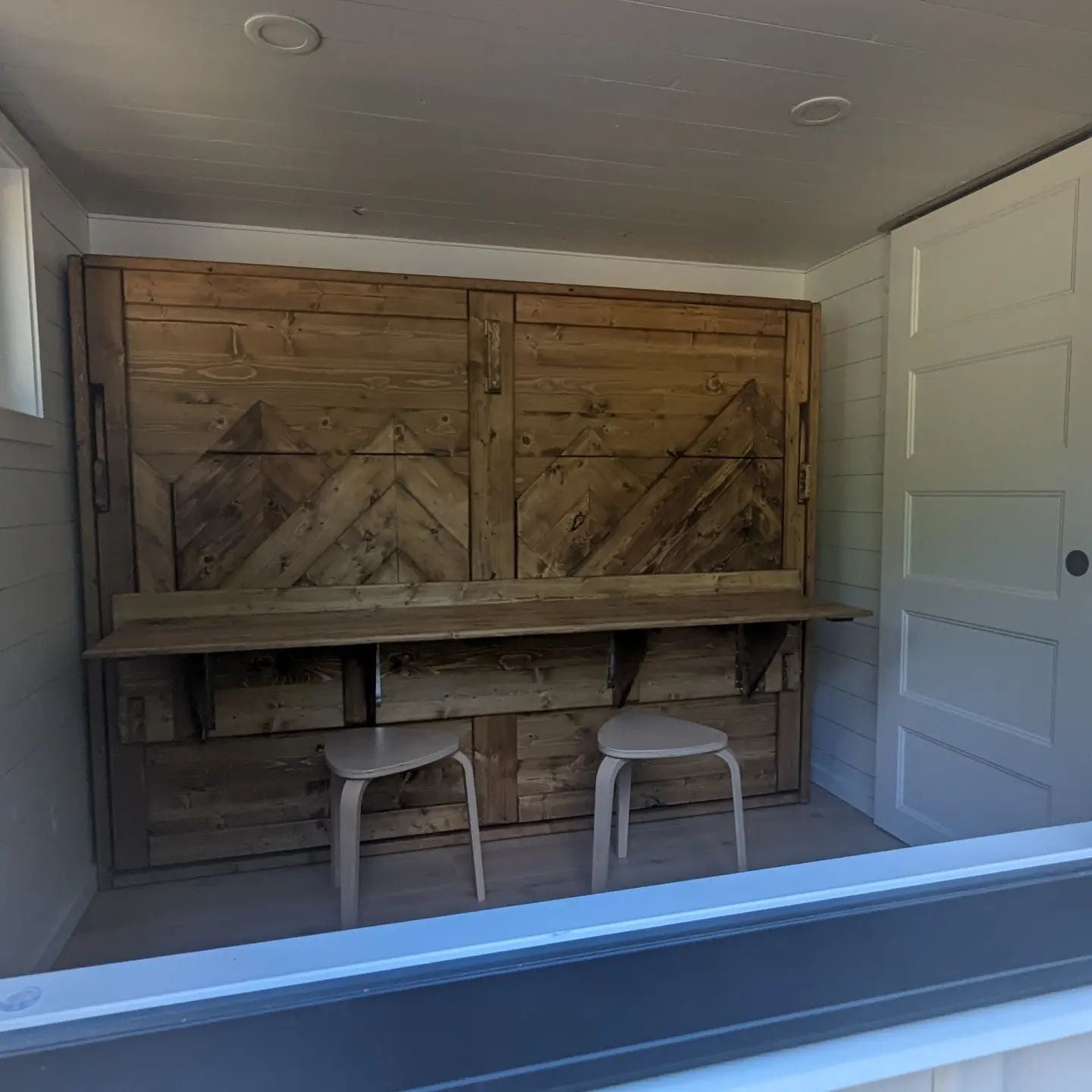 Horizontal Murphy Bed with Desk - Mountain Oak - Kootenay Murphy Beds