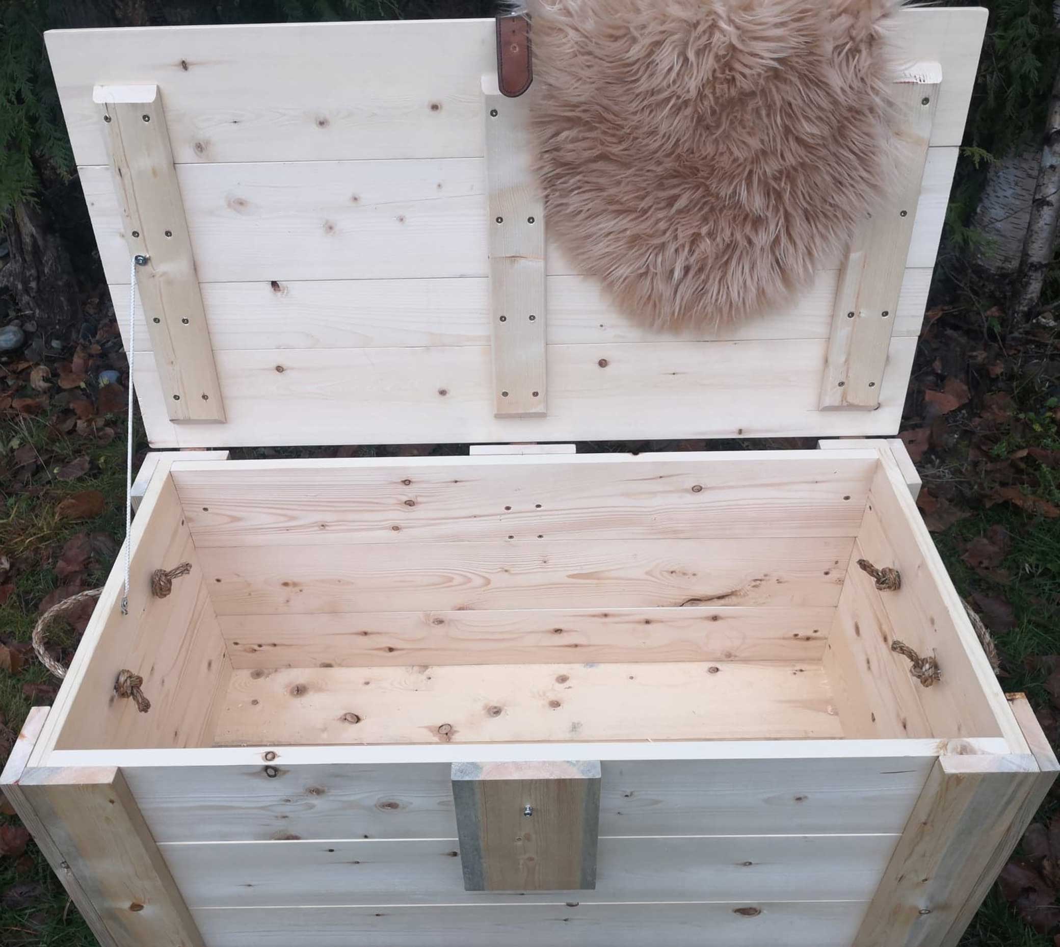 Storage Trunk - Natural Pine