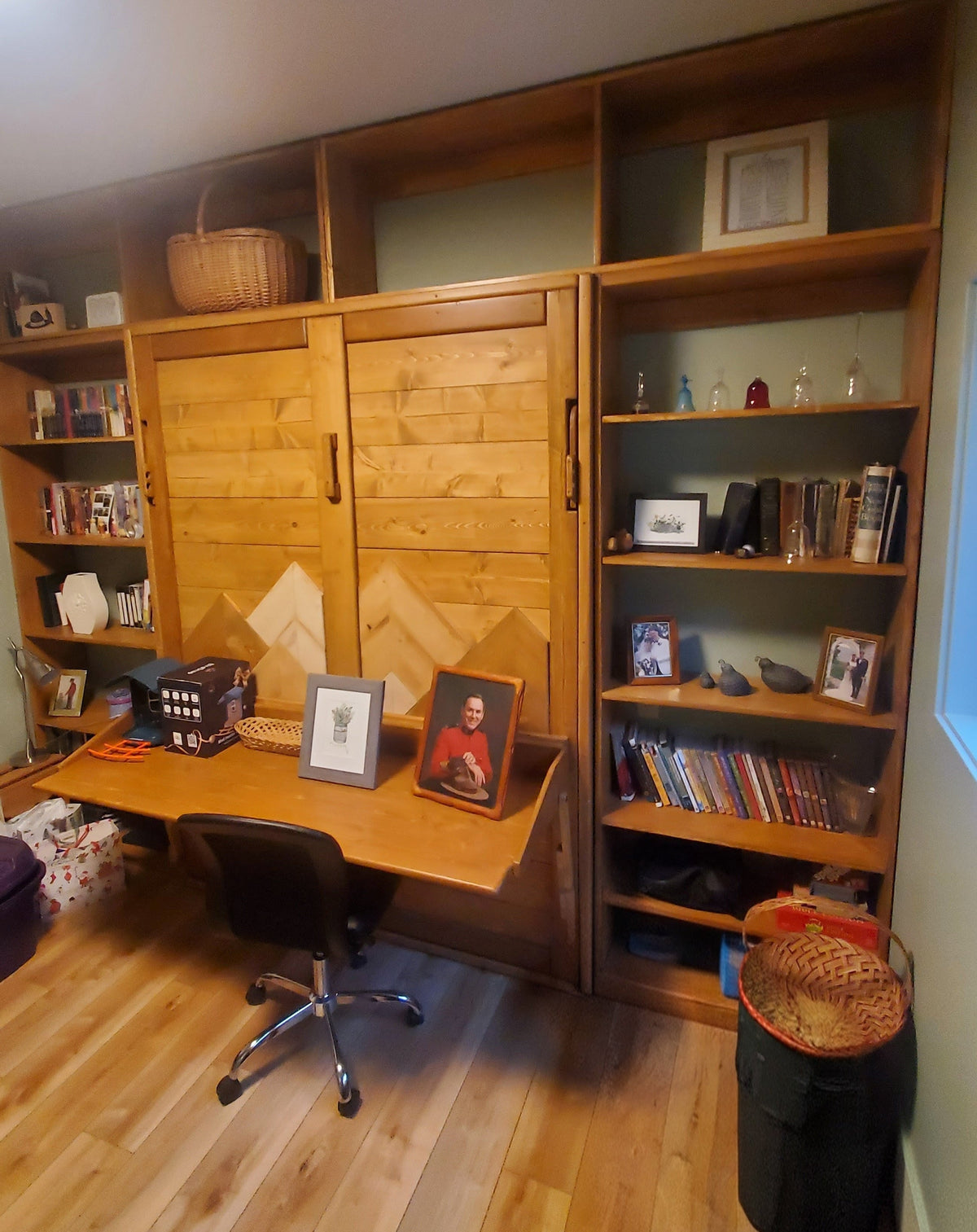 Custom Shelving - Kootenay Murphy Beds